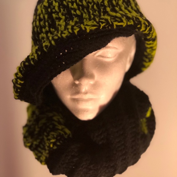 Lime green/black Turtleneck scarf & Hat Set. - Picture 5 of 8